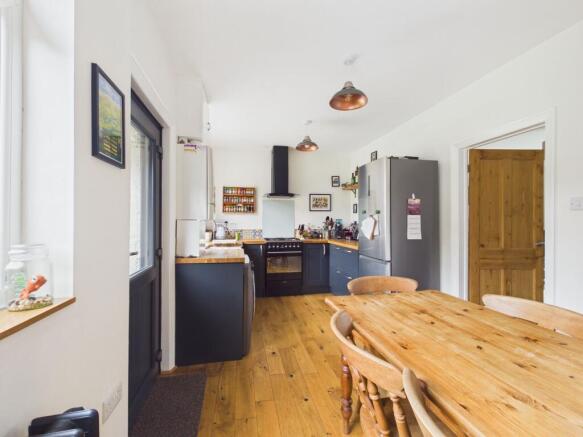 3 bed Terraced to rent Image 4