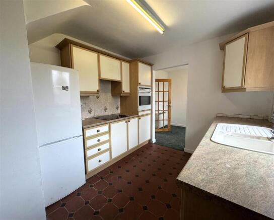 KITCHEN 2.JPG