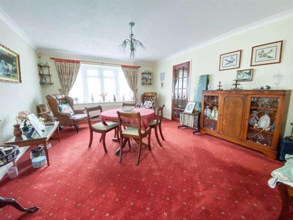dining room / ...