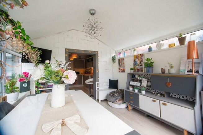 5 bed Detached for sale Image 12