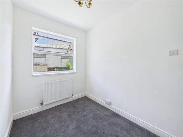 3 bed Terraced to rent Image 11