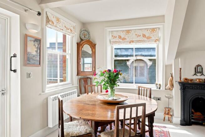 2 bed Flat for sale Image 6