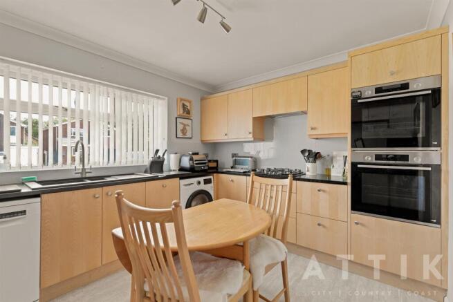 Larwood_Way_006.jpg