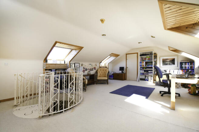 Upstairs Sitting Room/Bedroom 6