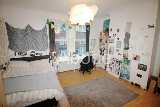 5 bed House to rent Image 6