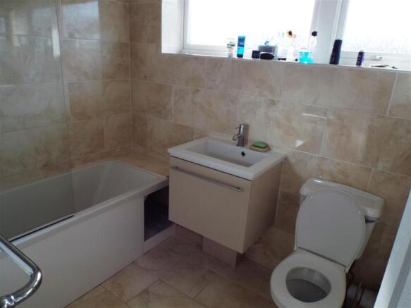62AngleseaBathroom.jpg