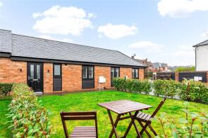 7, Crown Barns, Luton LU2 8EG
