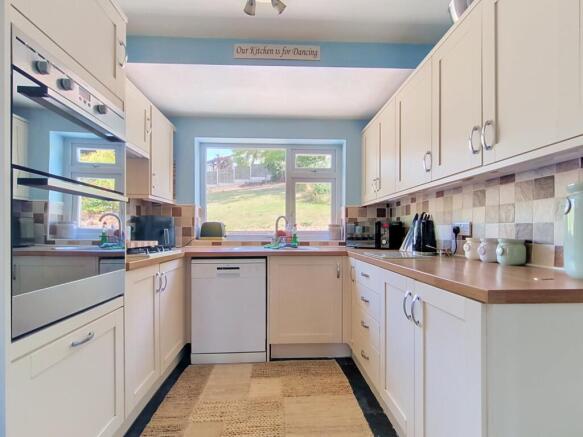 3 bed Semi-Detached for sale Image 7