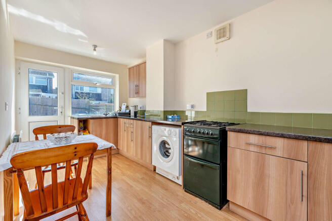 8640619-interior0...