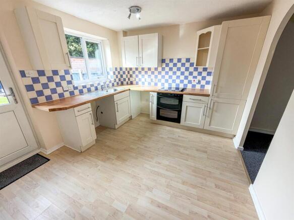 Kitchen/ Dining Room