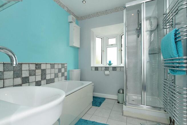 Lon-Bathroom.jpg