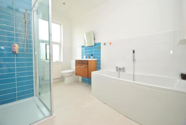 Bathroom 1.JPG