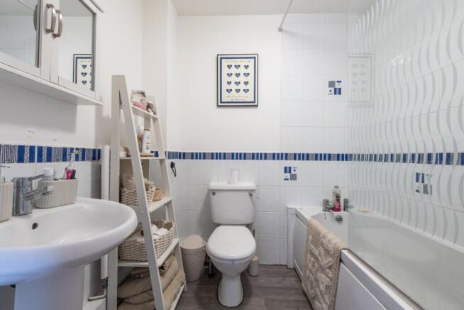 2 bed Flat for sale Image 8