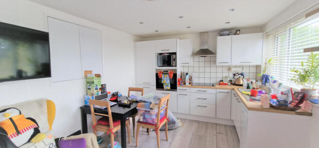 KITCHEN/LOUNGE