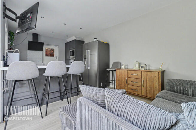 4 bed Semi-Detached for sale Image 8