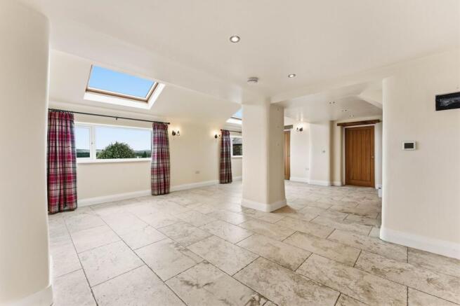 8 bed Detached for sale Image 9