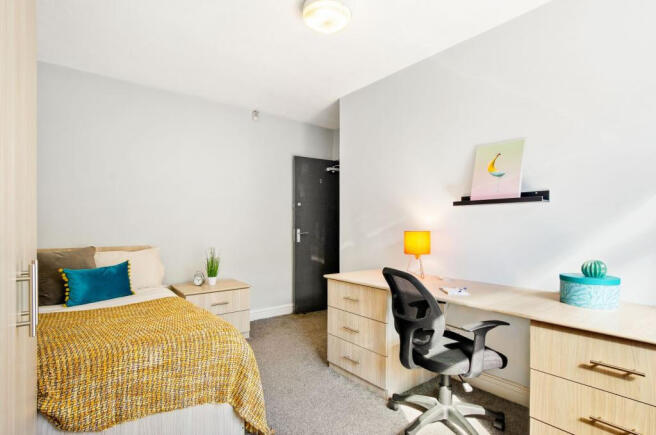 6 bed House to rent Image 9