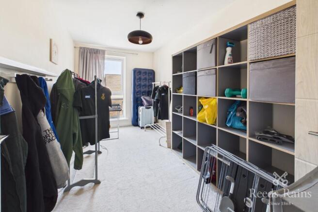 5 bed Semi-Detached to rent Image 8