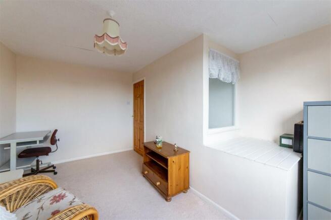 8 Trostrey Close-6.jpg