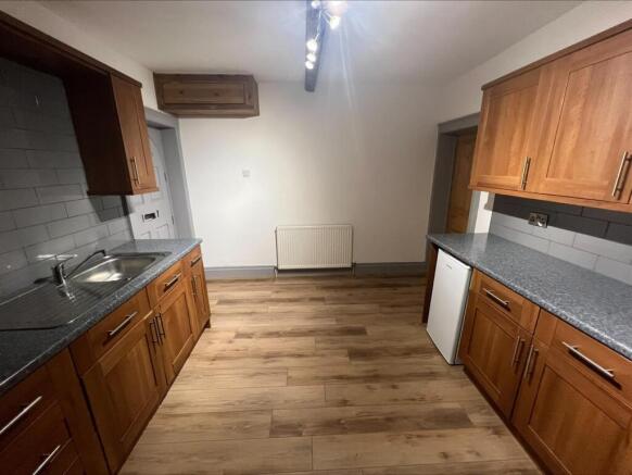 4 bed End of Terrace to rent Image 4