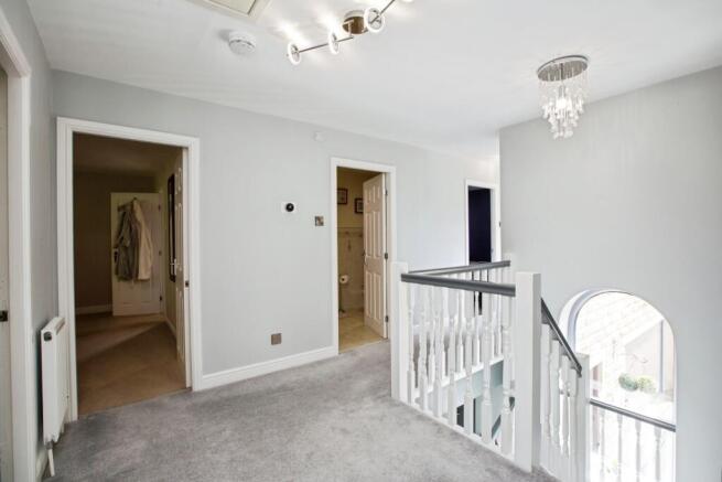 6 bed Detached for sale Image 11