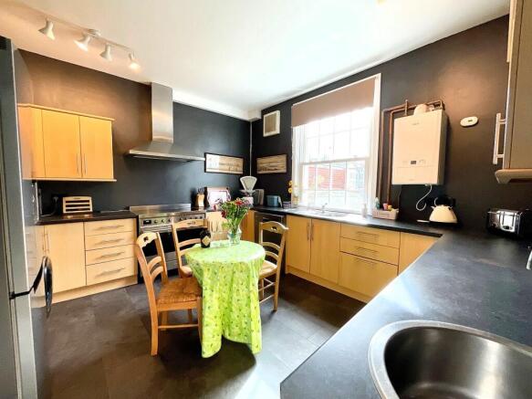 6 bed Character Property for sale Image 9