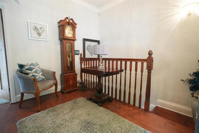 4 bed Semi-Detached for sale Image 5