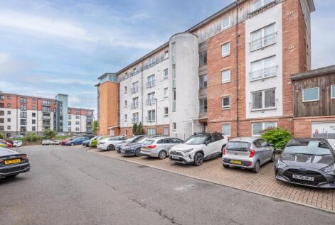 6/11 (3F2) Albion Gardens, Edinburgh, EH7