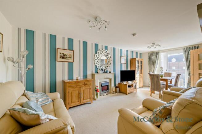 8703097-interior05-800.jpg