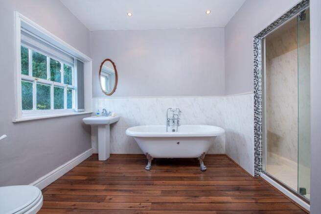 En-suite bathroom