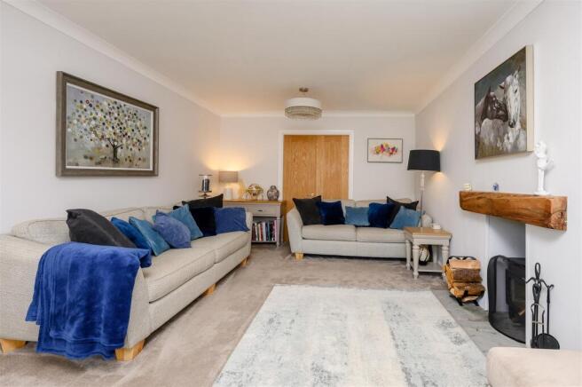 4 bed Detached for sale Image 11