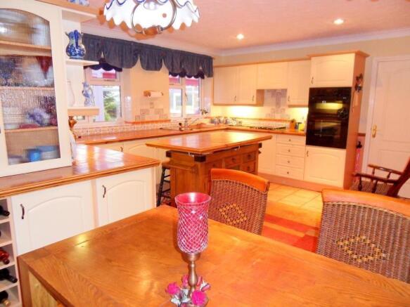 KITCHEN/DINER