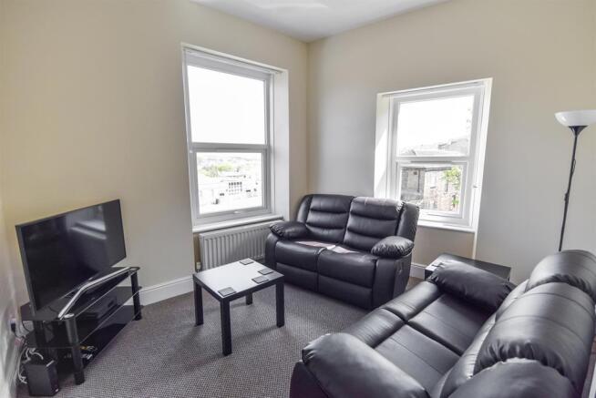 1 bed House Share to rent Image 6