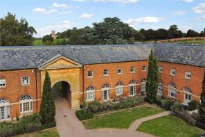 Cleeve House, Dunstall Court, Croome D'abitot, Severn Stoke WR8 9AZ