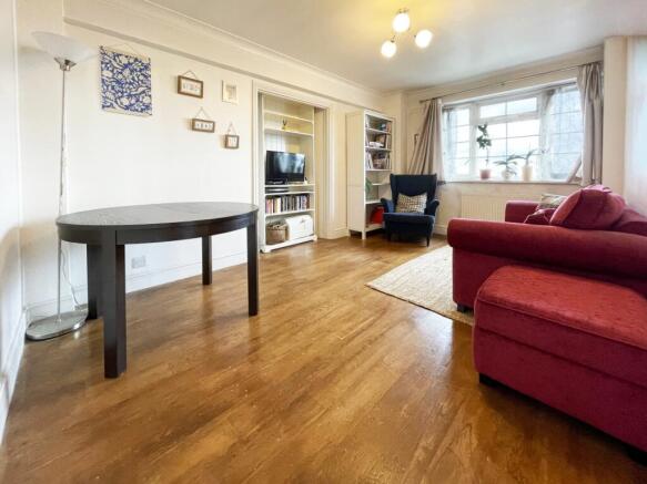 2-bed flat on Ashford Court, Ashford Road, Cricklewood, NW2, £315,000