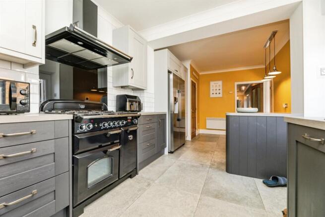 4 bed Detached for sale Image 5