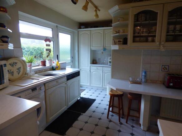 KITCHEN/BREAKFAST ROOM