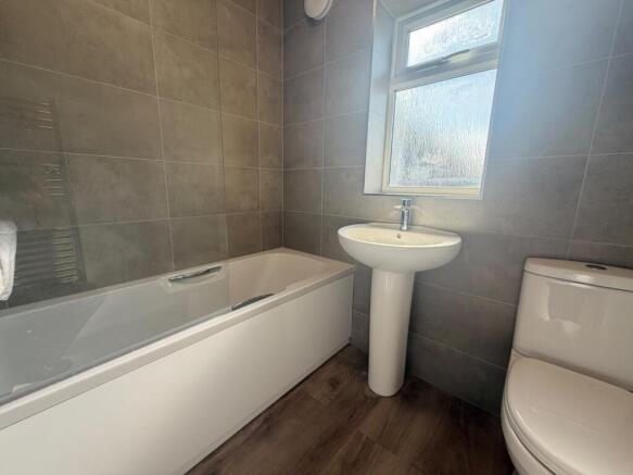 3 bed Semi-Detached to rent Image 6