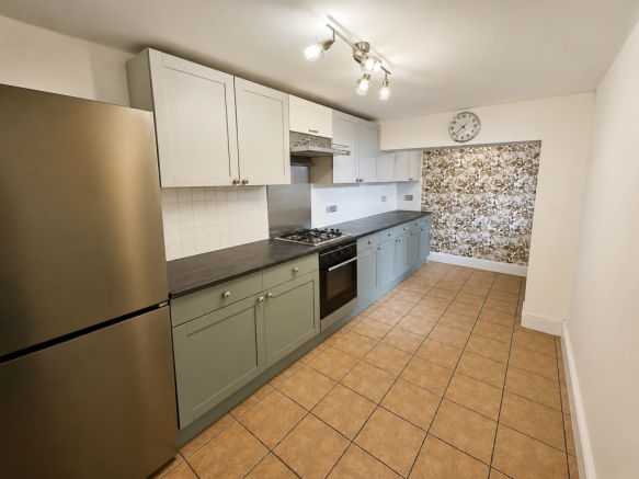 4 bed Semi-Detached for sale Image 6