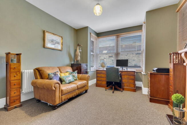 5 bed Detached for sale Image 4