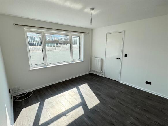 104 Calshot Close Lounge