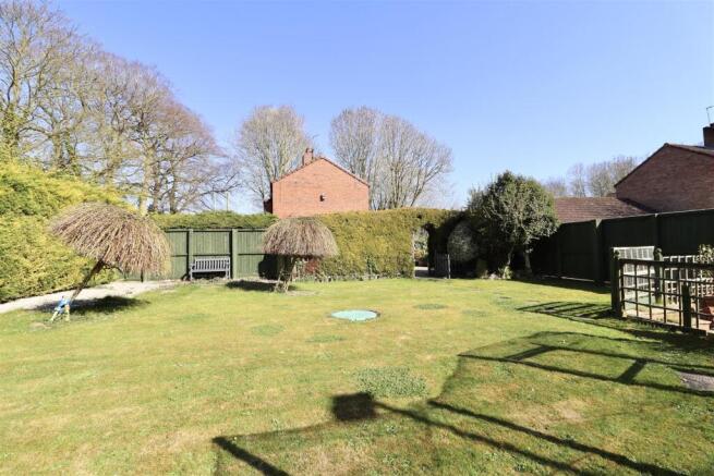 4 bed House for sale Image 5