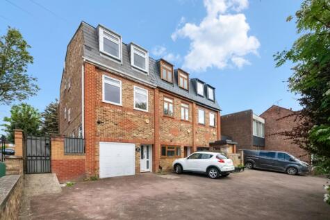 Grove Avenue, Hanwell, W7