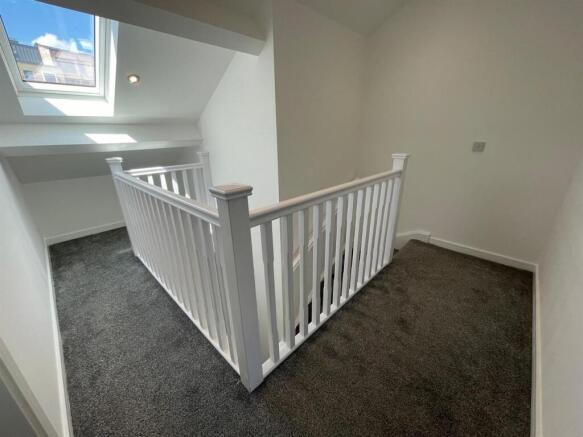 2 bed Apartment to rent Image 6
