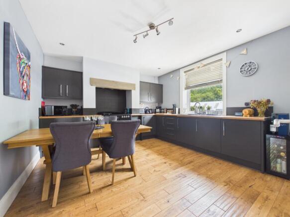 3 bed Terraced for sale Image 6