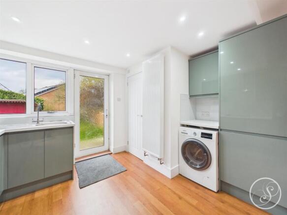 3 bed Semi-Detached to rent Image 9