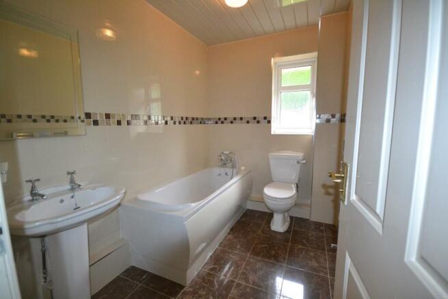 FAMILY BATHROOM