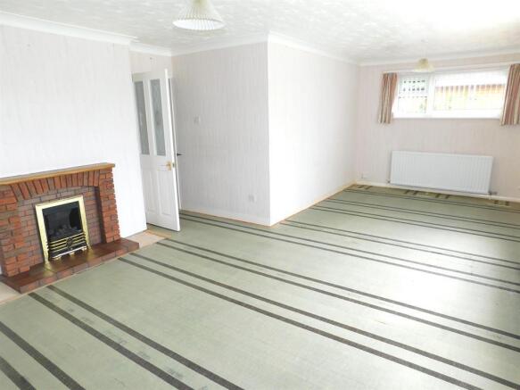 DINING LOUNGE