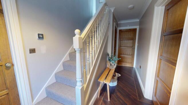 5 bed Detached for sale Image 8