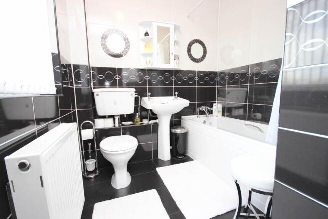 Bathroom (Main)